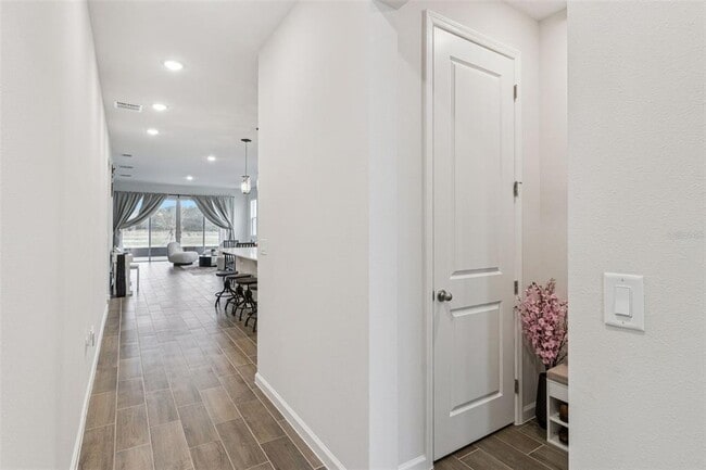 Photo - 654 Heritage Sq Dr