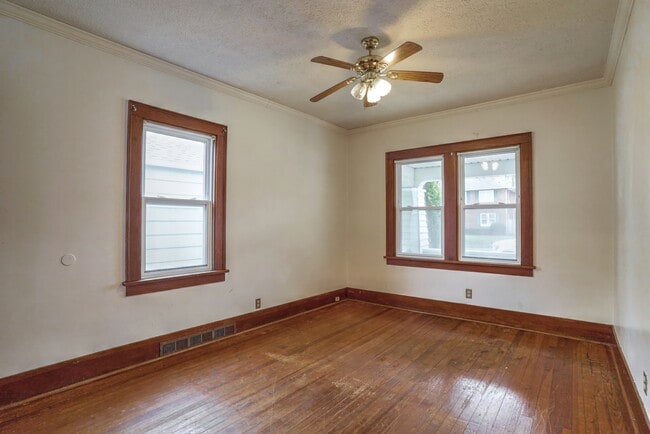 Photo - 525 E Eckman St