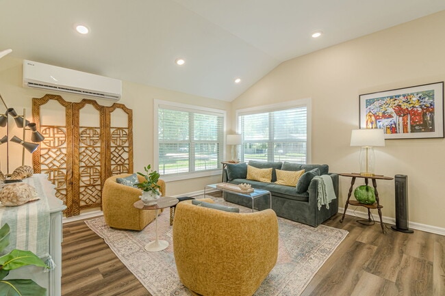 Photo - 910 N Liberty Ave