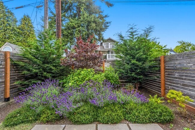 Photo - Air Conditioned Hilltop Gem w/ 360° Rooftop Ocean, Mountain and Skyline Views