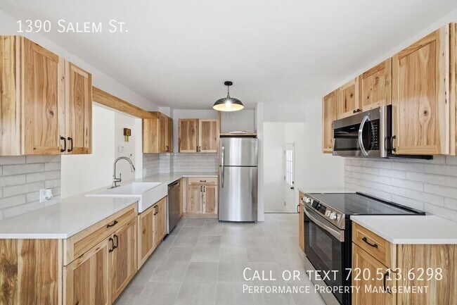 1390 Salem St