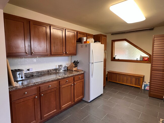 Photo - Move In June 1st 2026! 2 Bedroom 2 bath - Pet's OK - Wilmette Unit # 2