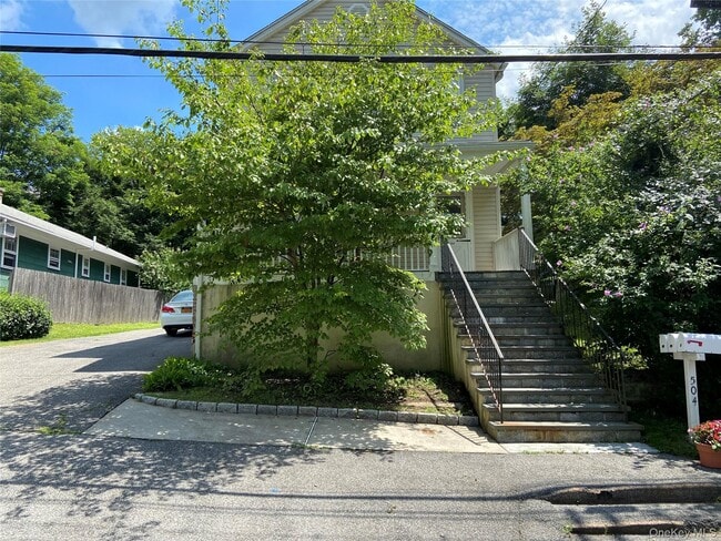 Building Photo - 504 Manhattan Ave Rental