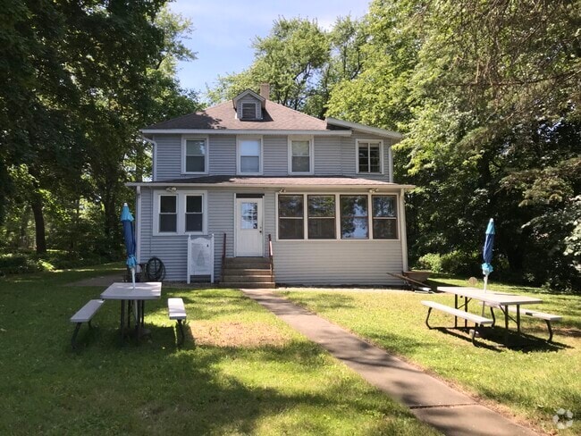 Building Photo - 34175 N Hainesville Rd Unit 1F Rental