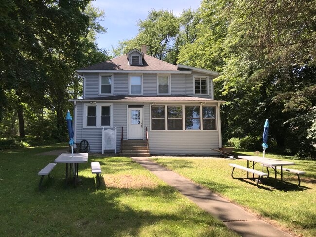 Building Photo - 34175 N Hainesville Rd Unit 1F Rental