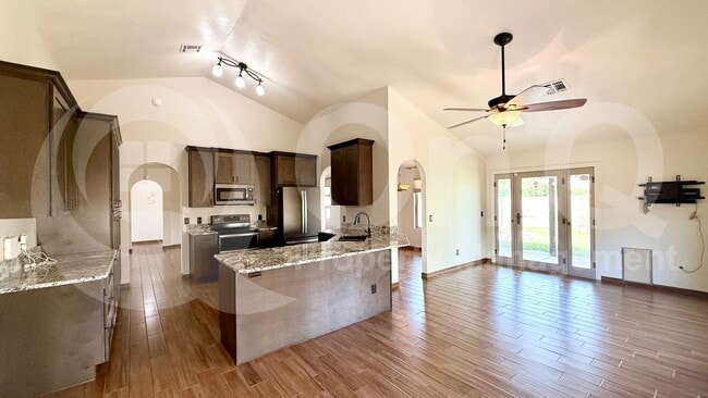 Photo - 601 S Kenwood Ln