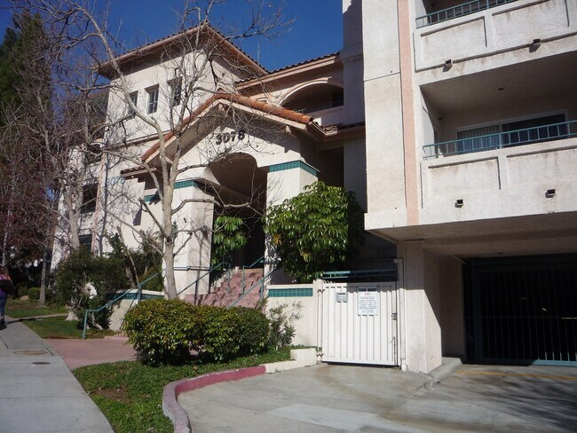 Bright 1-Bedroom Condo with Balcony, In-Un... - Bright 1-Bedroom Condo with Balcony, In-Un... Unit 218