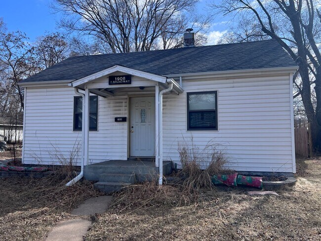 Building Photo - 1908 Broadway St S Unit 1908 S. Broadway