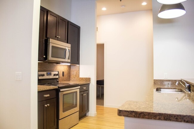 512 E Green