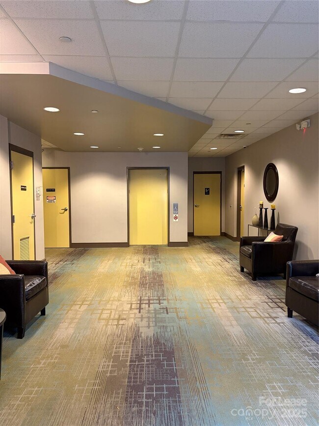 Photo - 2200 Lyndhurst Ave