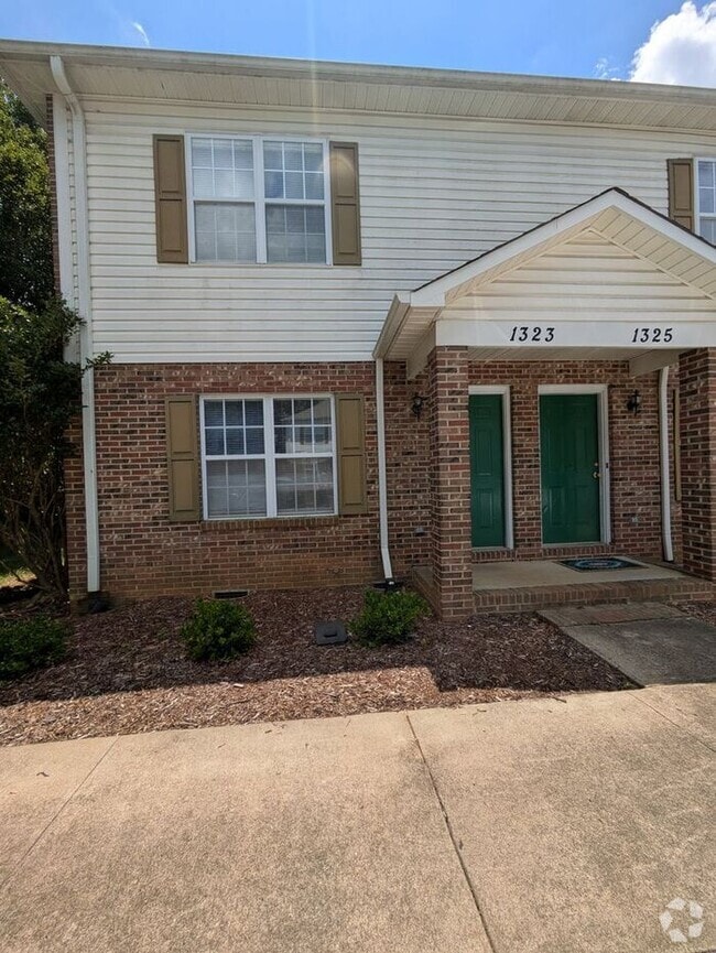 Building Photo - 2BD/1.5BA Townhome in Strawberry Patch