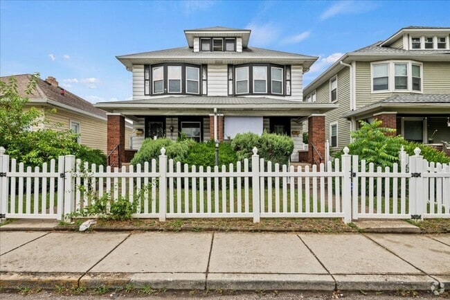 Building Photo - 838-838 N Oxford St Unit 836 N Oxford St Rental