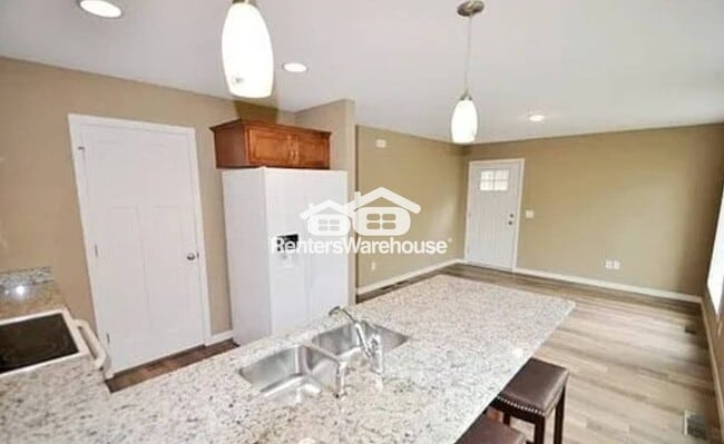 Photo - 1305 Flag Ave N Unidad 2  Low
