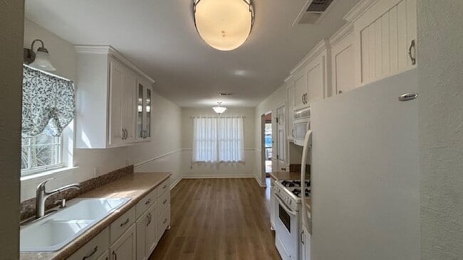 Photo - 508 Westchase Ct N