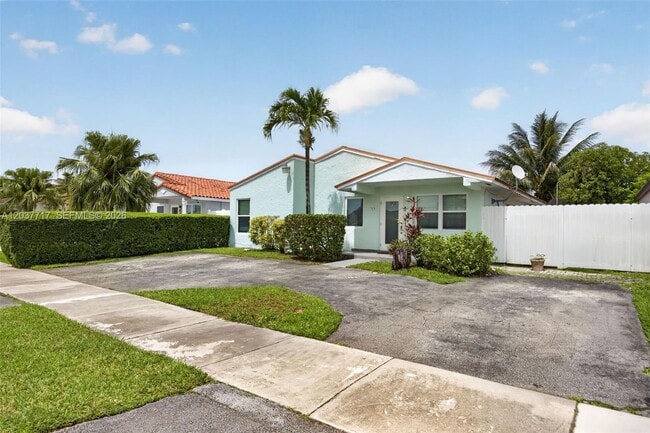 Photo - 313 NW 132nd Pl
