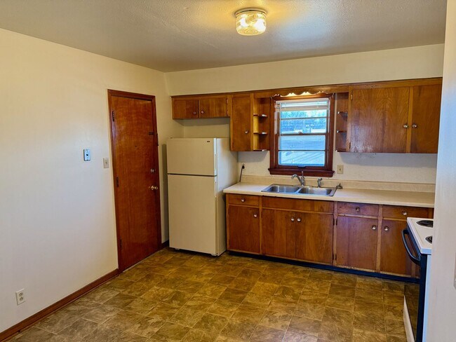 Photo - Spacious 2 Bedroom Apartment in Excellent ... Unit 4301 Wooded Way-WW-04