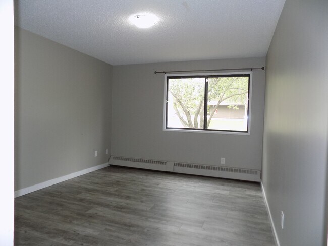 Photo - 8111-8196 StreetBlock B - 333