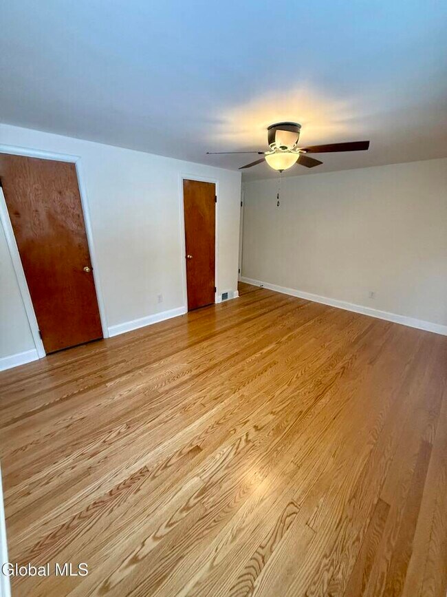 Photo - 2 Pinewood Ct