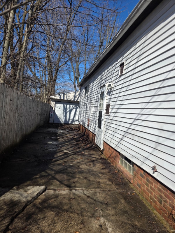 Photo - 16805 Lipton Ave