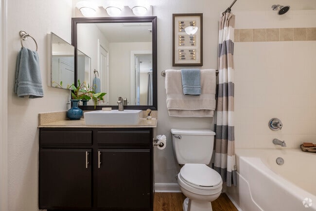 1HAB/1BA, 661 ft² - Baño - Sierra at Fall Creek