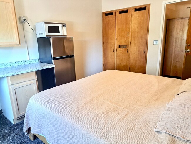 Photo - UNDER NEW MANAGEMENT: 2bdrm/1ba Efficiency Room - Pet Friendly! Unit 3959 Sheridan Ave Apt 210
