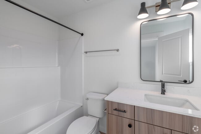 2BR, 2.5 BA - 1016SF - Primary Bathroom