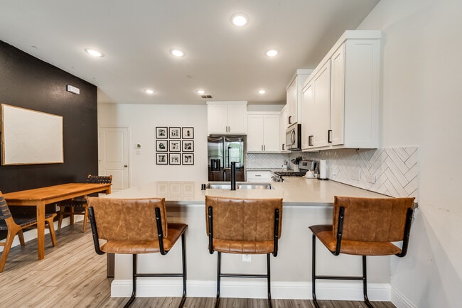 Photo - 2514 Barnwood Ln