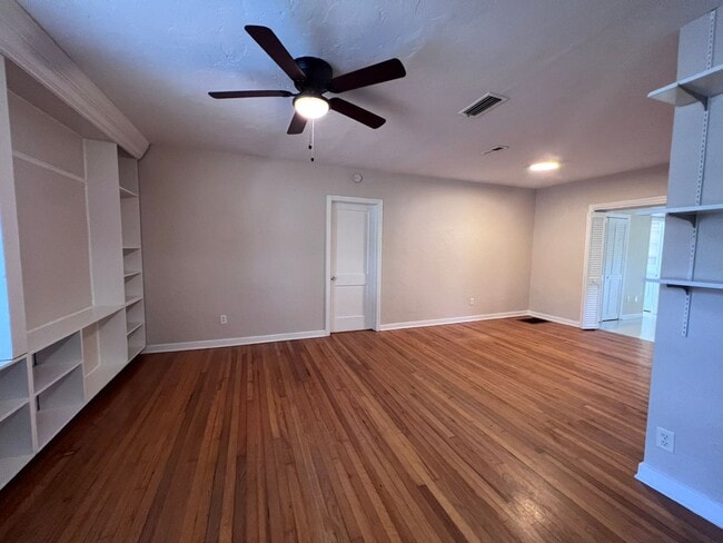 Photo - 2/2 House Walking Distance to Campus - Available Fall 2026!