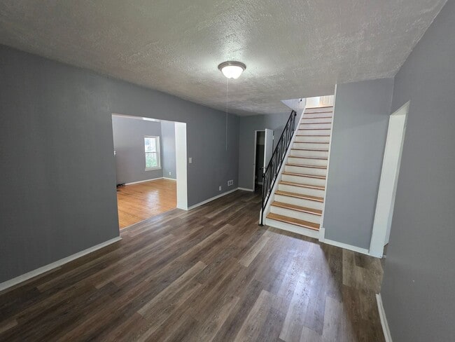 Photo - Large Single Family House Available Now 3 to 4 Beds 1.5 Bath over 2000 SQ FT