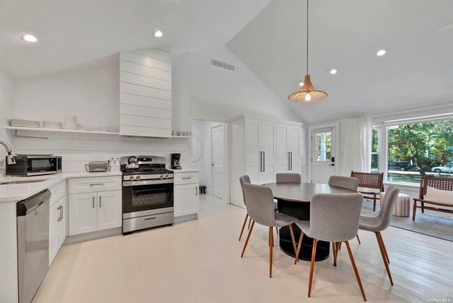 Photo - 3670 Rocky Point Rd