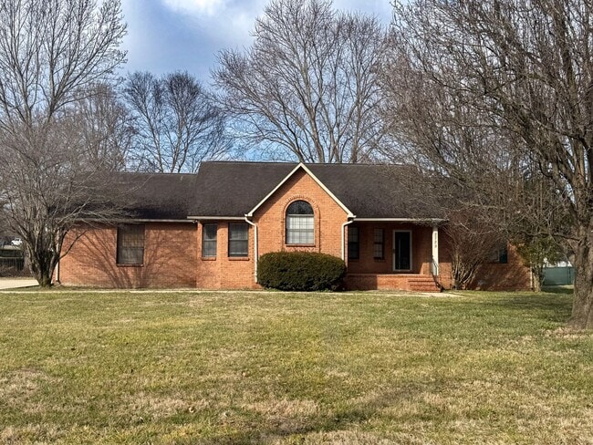 Building Photo - Charming Single-Level 3 Bedroom Home with Large Back Porch and 2-Car Garage