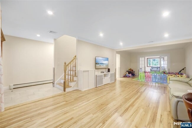 Photo - 99 Lambert Pl