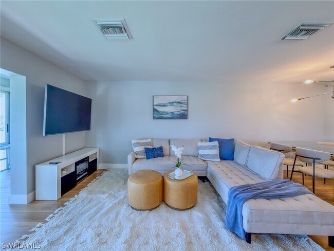 Photo - 1910 Gulf Shore Blvd N Unidad 312