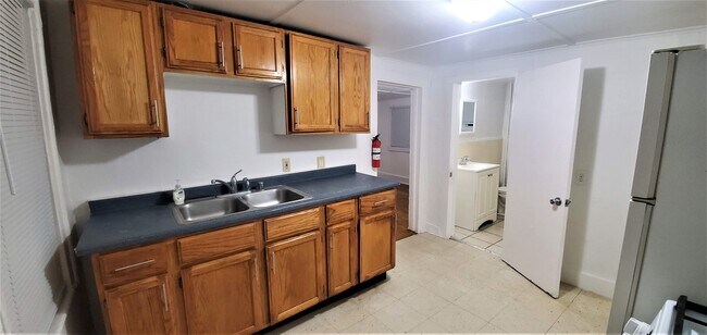 Kitchen - 32 Rose St Apartments Unit 2