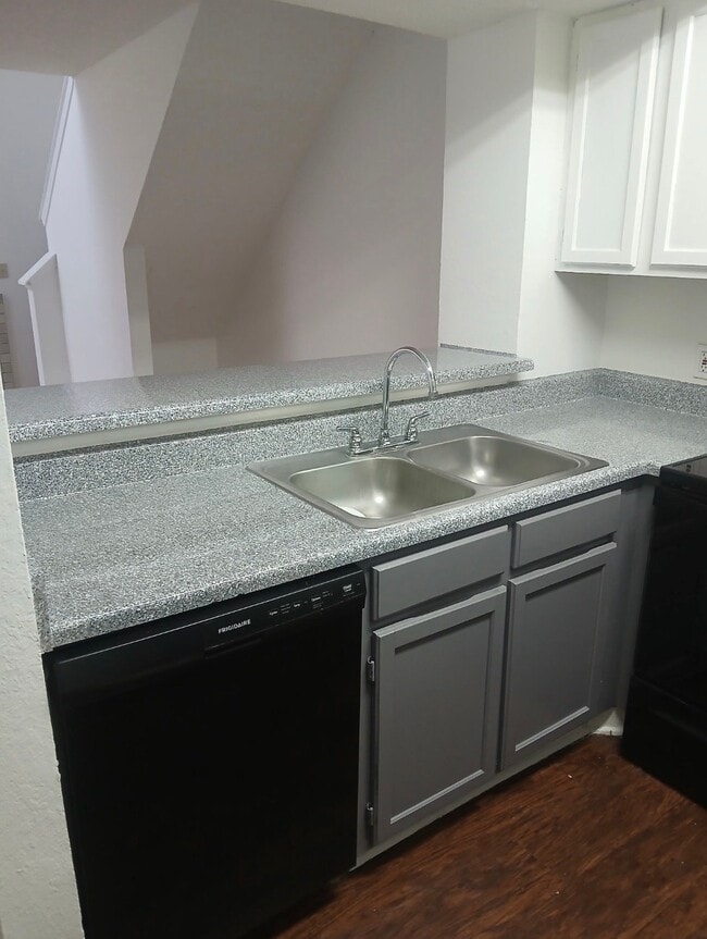 Photo - 9829 Walnut St Unidad 201