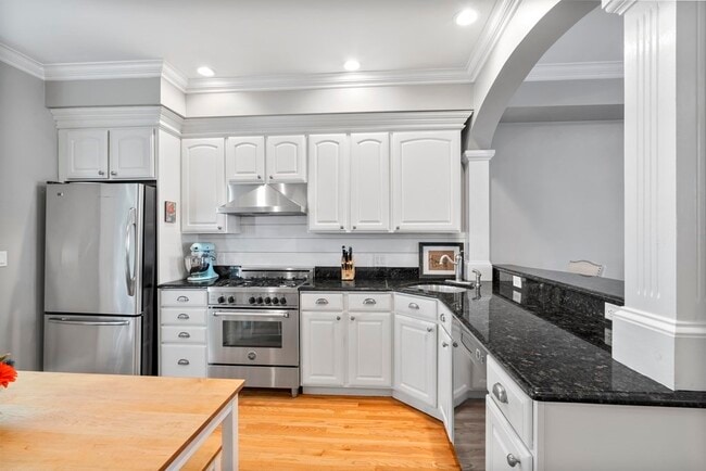 Photo - 10 S Sydney St