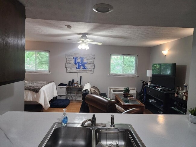 Photo - 562 Woodland Ave Unit 13