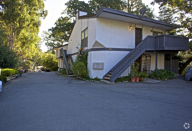 Building - Ladera Apartments