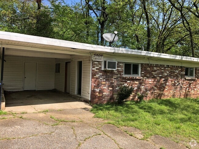 Building Photo - 2 Bed 1 Bath House