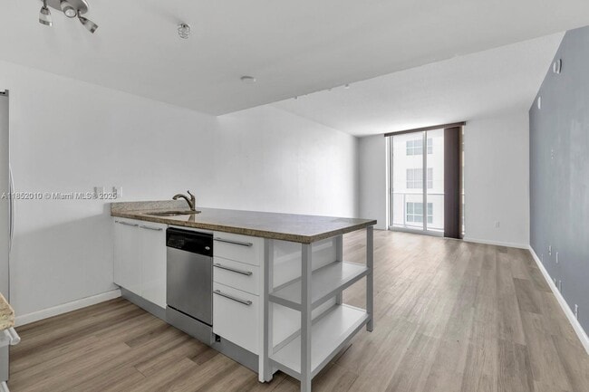 Photo - 185 SW 7th St Unit 1508