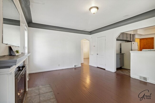 Photo - $1,200/month - 2 Bed 1.5 Bath in Warren, Detroit