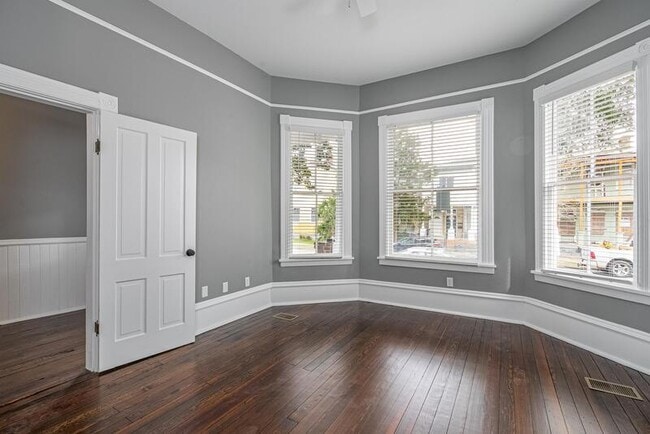 Photo - 509 W 38th St