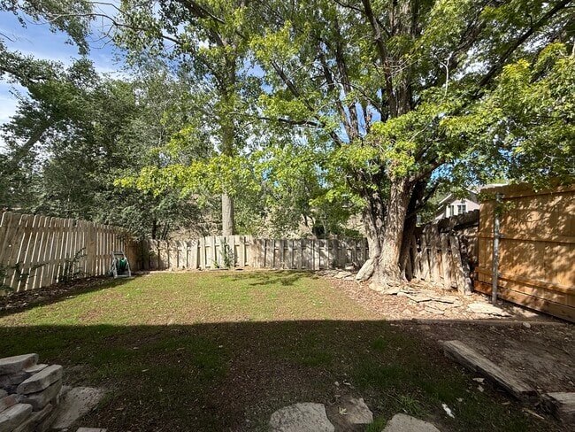 2412 1/2 Hidden Valley Dr
