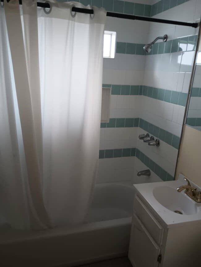 Photo - 1522 W 29th St