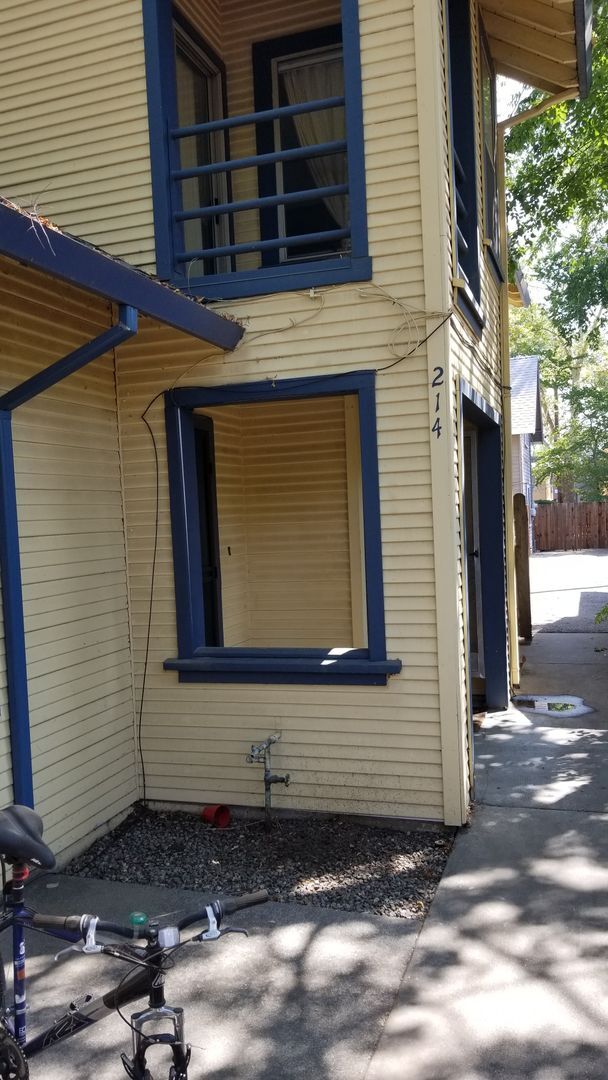 Photo - 214 A St