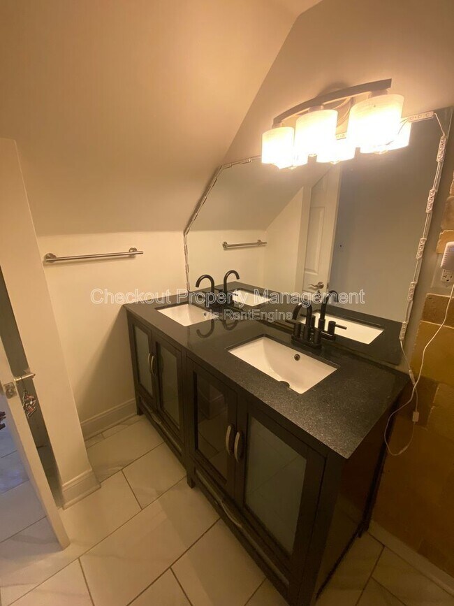 Photo - 2905 S 18th St