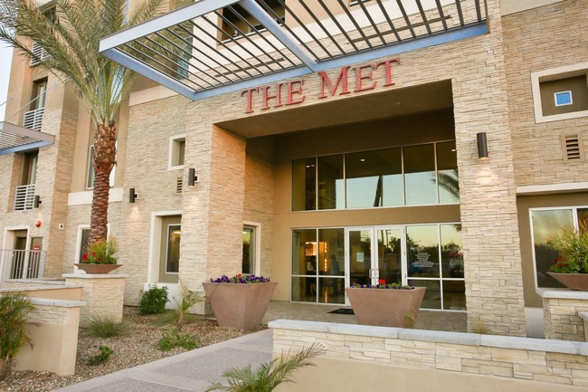The Met at Fashion Center apartments — community photo