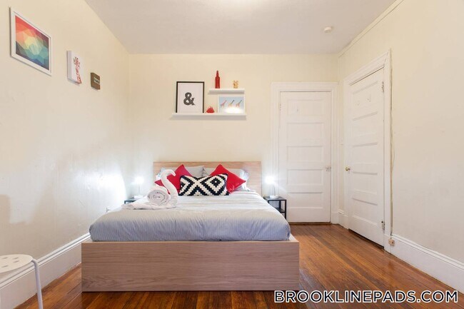 Photo - 48 Babcock St Unit 4