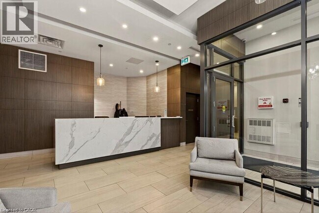 Photo - 550 N Service Rd Unité 1007