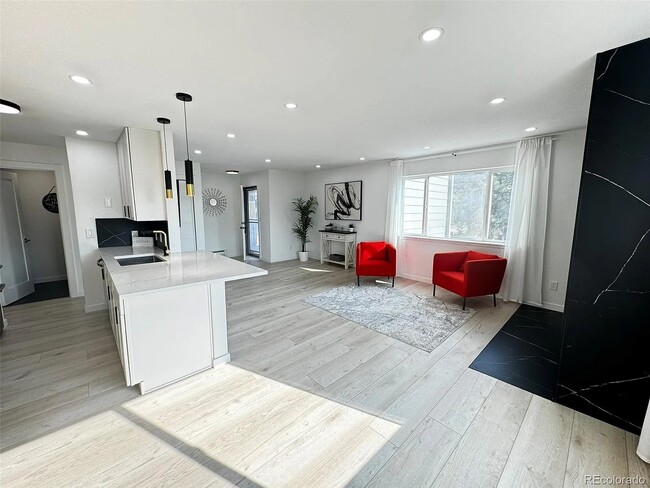 Building Photo - 8100 W Quincy Ave Unit M8